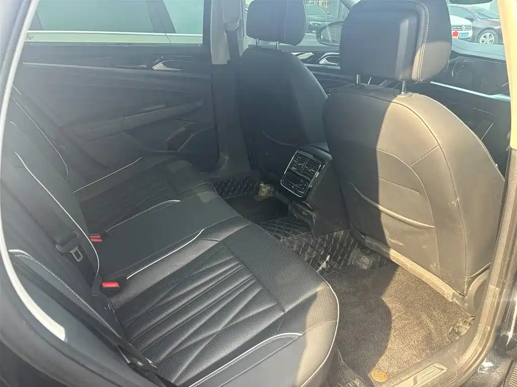 VOLKSWAGEN PASSAT 2023