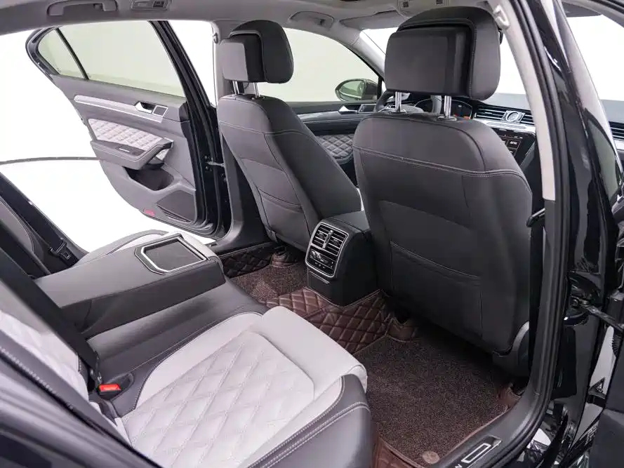 VOLKSWAGEN MAGOTAN 2023