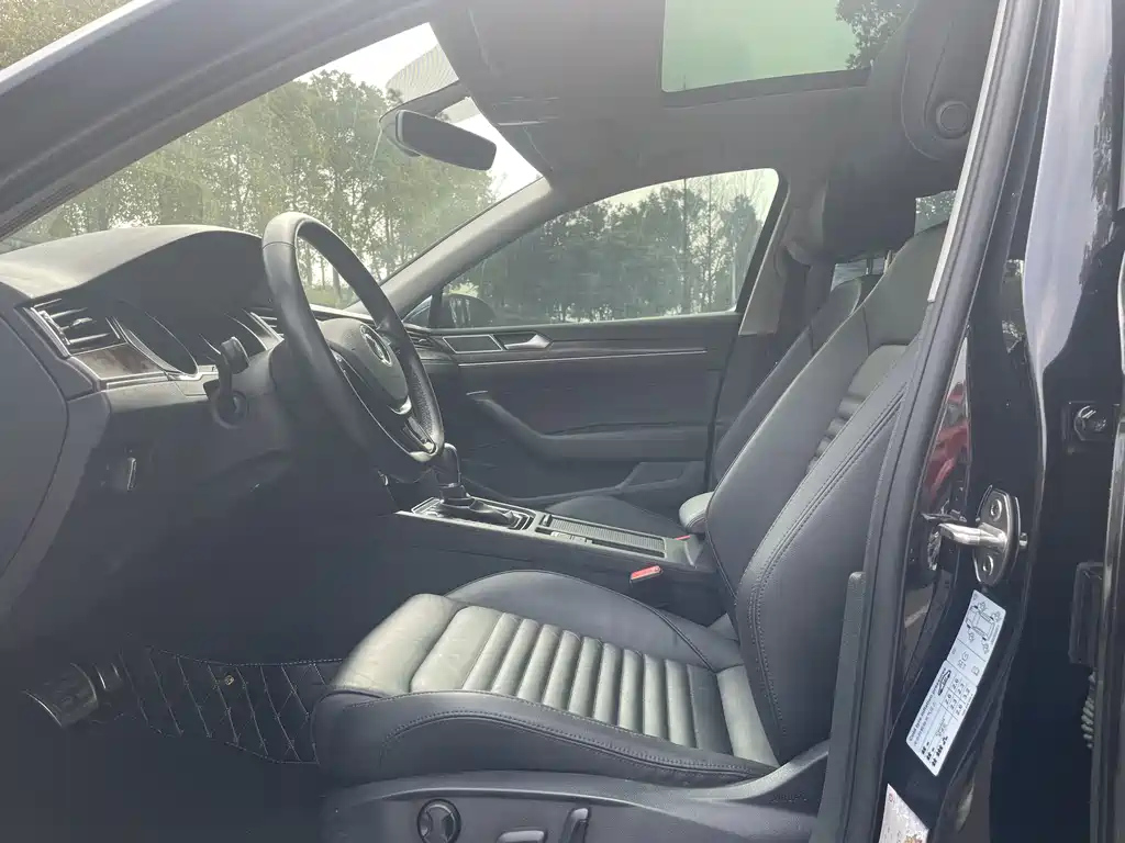 VOLKSWAGEN MAGOTAN 2020