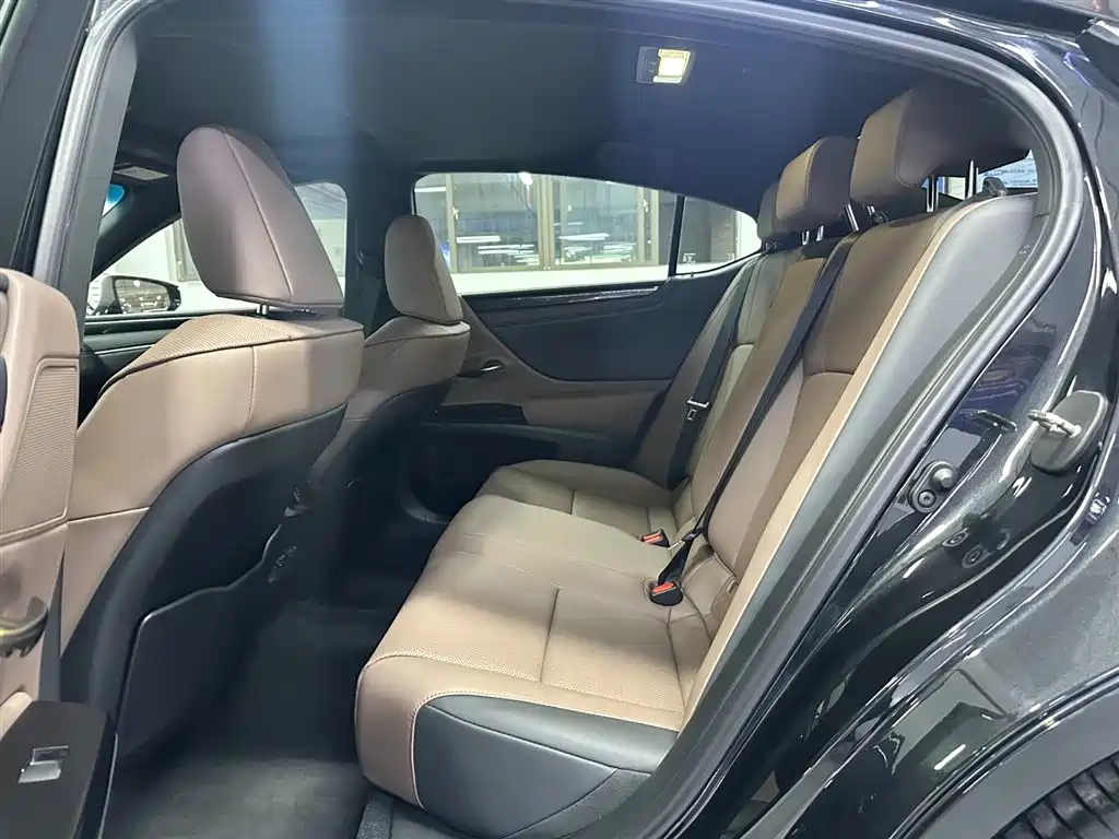 LEXUS ES 2023