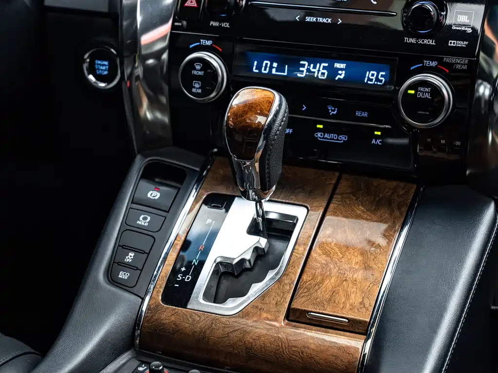 TOYOTA ALPHARD 2018