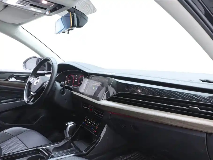VOLKSWAGEN PASSAT 2021
