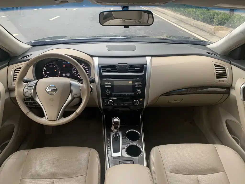 NISSAN TEANA 2013