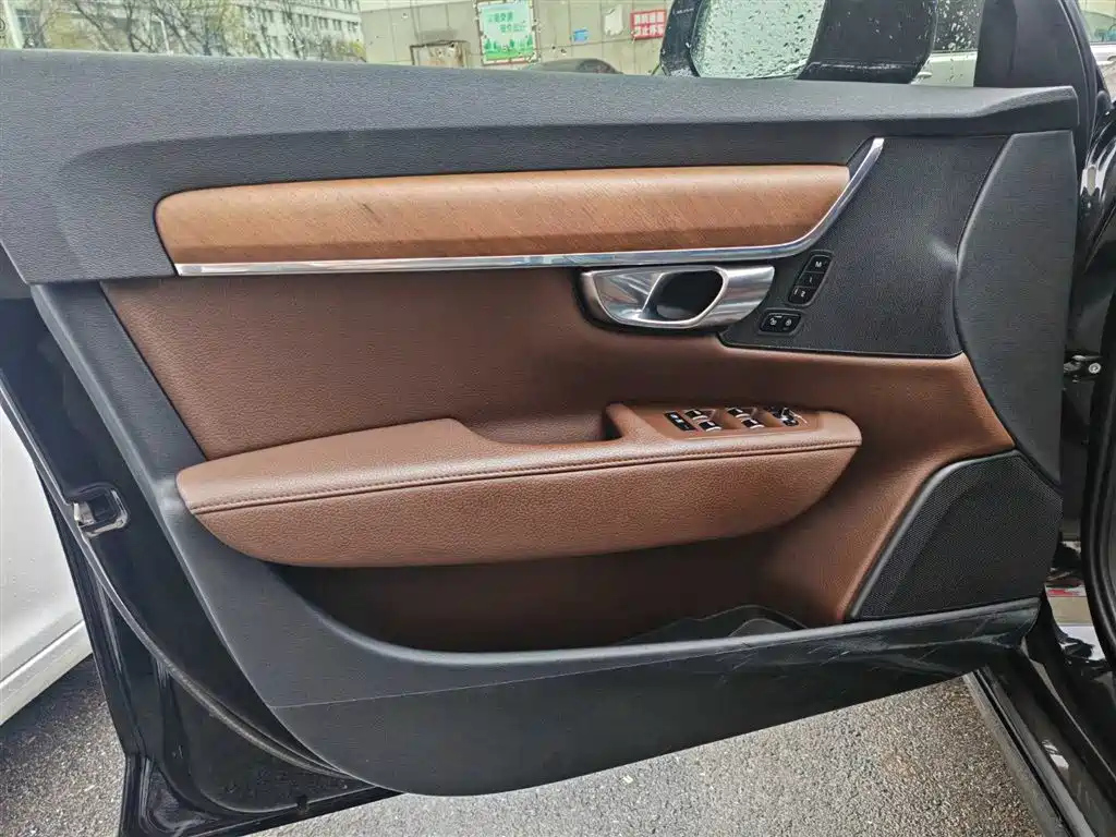 VOLVO S90 2022