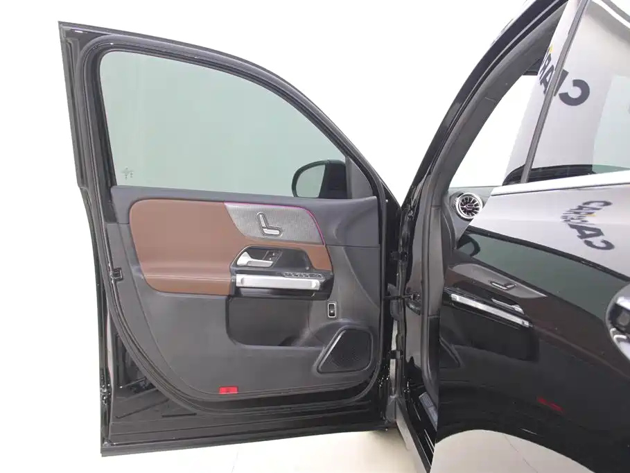 MERCEDES BENZ GLB 2023