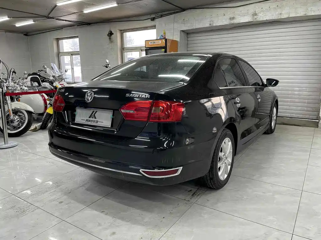 VOLKSWAGEN SAGITAR 2013