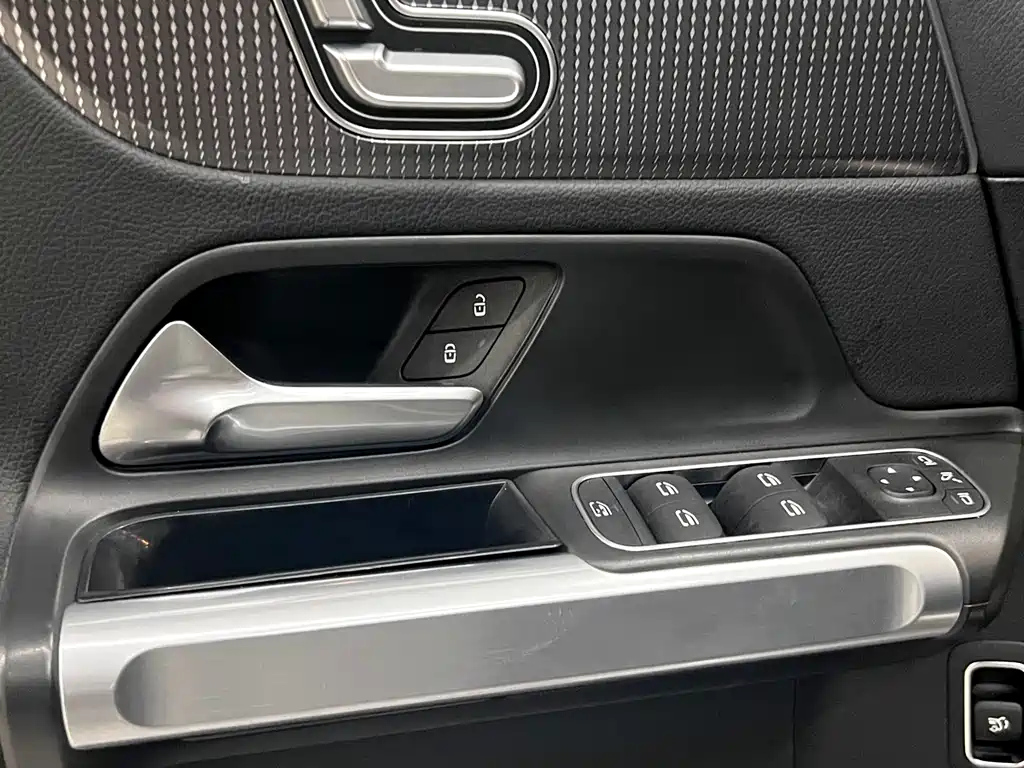 MERCEDES BENZ GLB 2021
