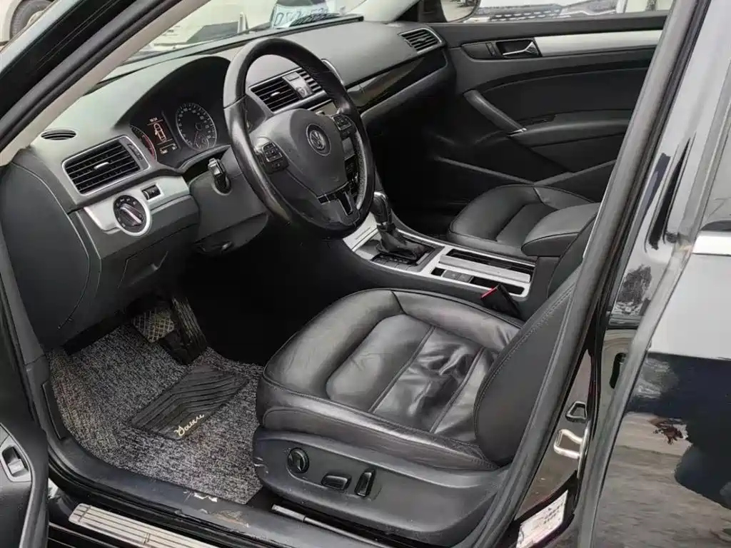 VOLKSWAGEN PASSAT 2015