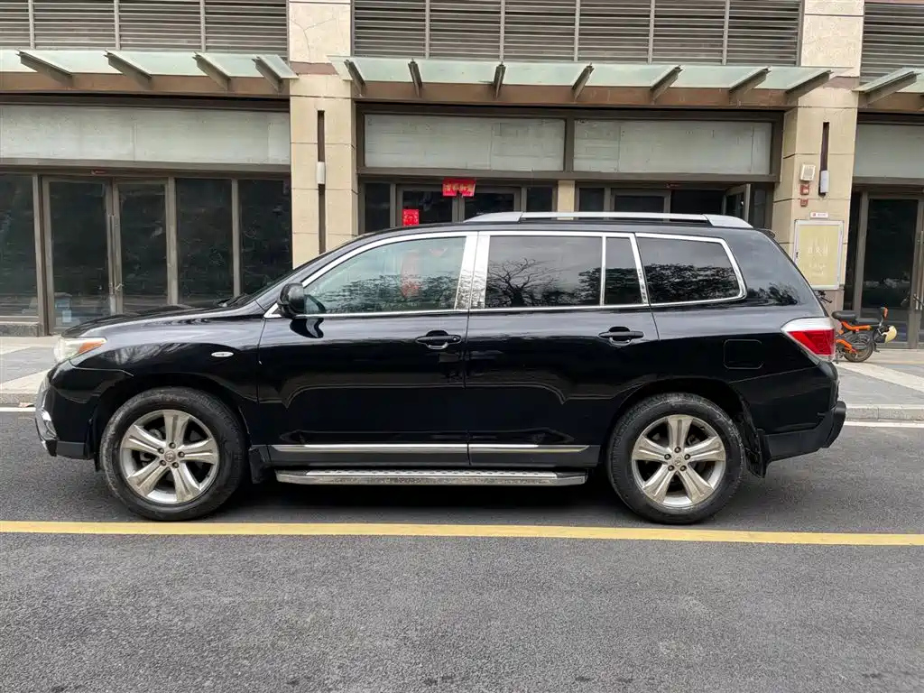 TOYOTA HIGHLANDER 2013