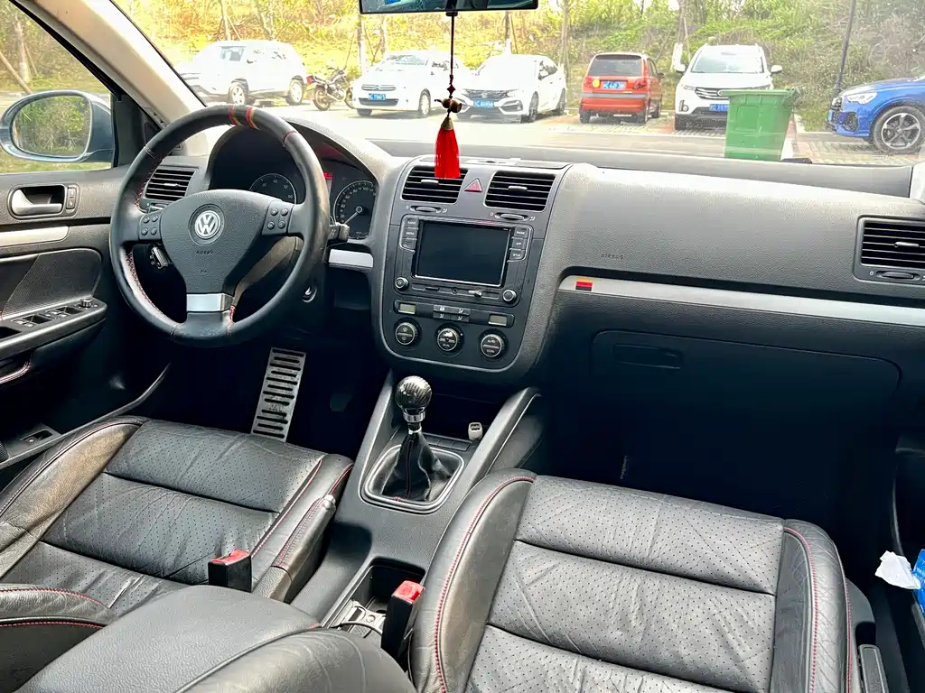 VOLKSWAGEN SAGITAR 2010