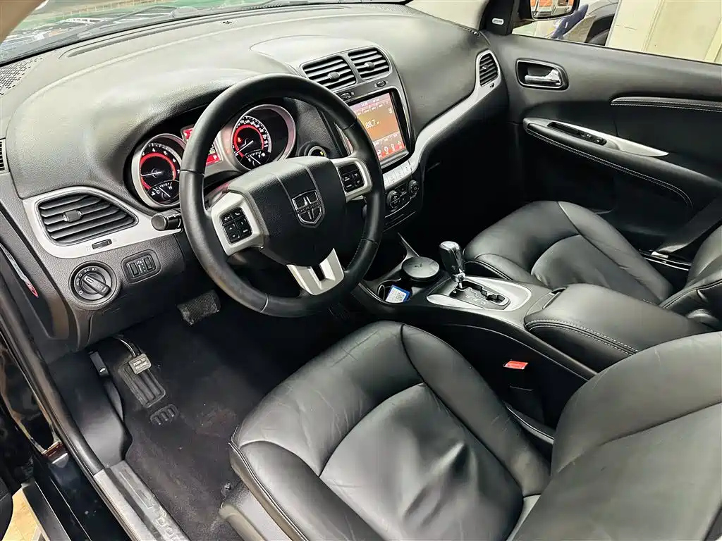 DODGE JCUV 2015