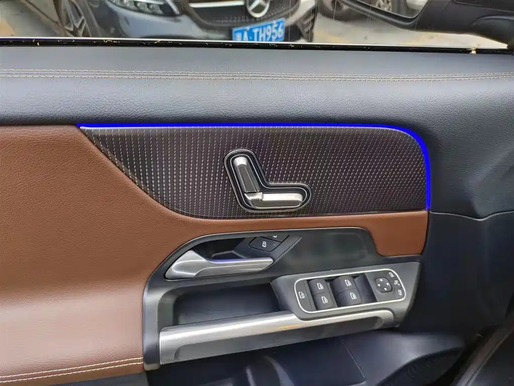 MERCEDES BENZ GLB 2023