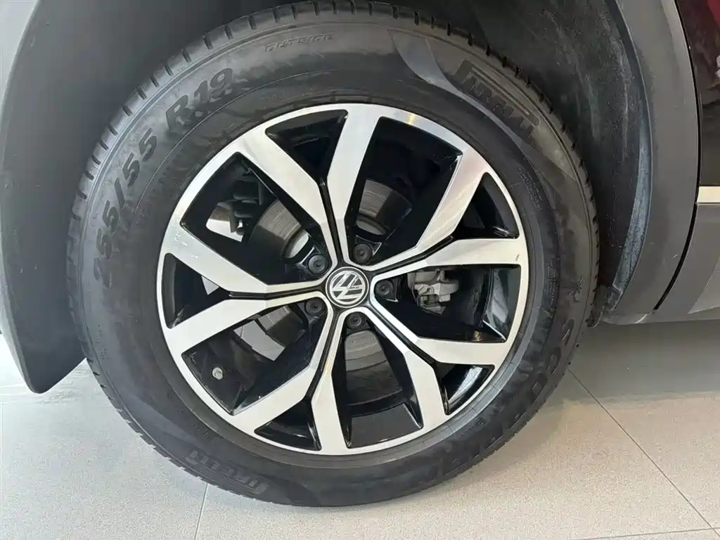 VOLKSWAGEN TOURAN 2021