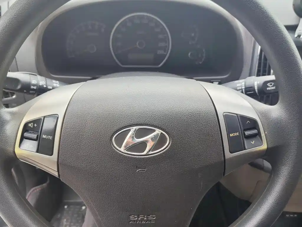 HYUNDAI CELESTA 2015