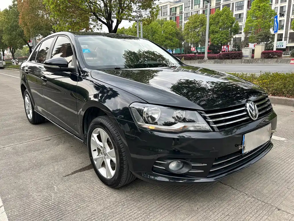 VOLKSWAGEN BORA 2014