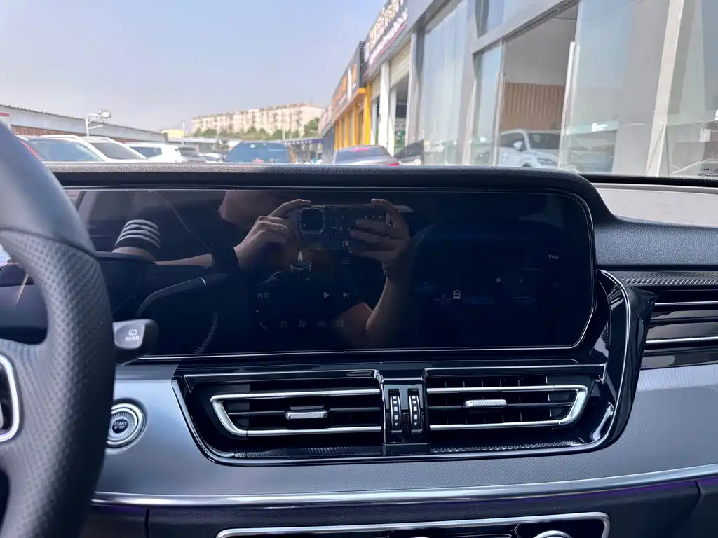 HONGQI HS5 2023