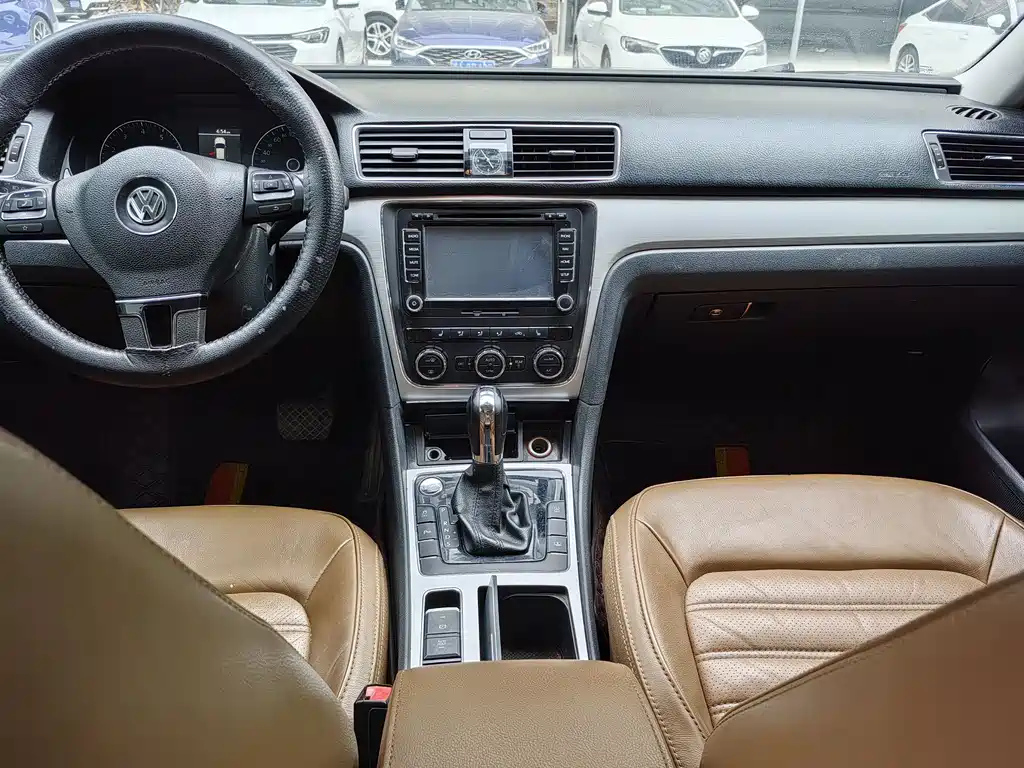 VOLKSWAGEN PASSAT 2014