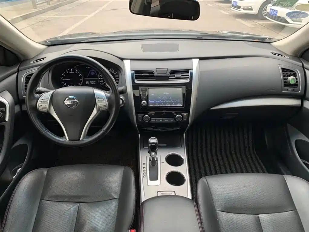 NISSAN TEANA 2018