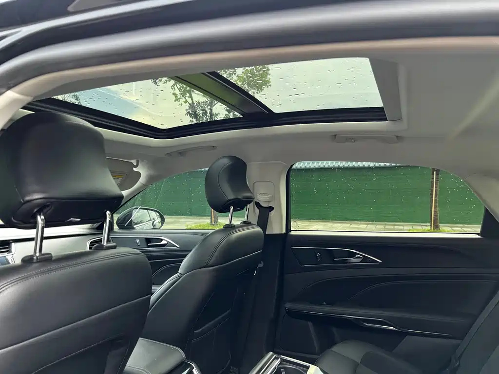 FORD TAURUS 2019