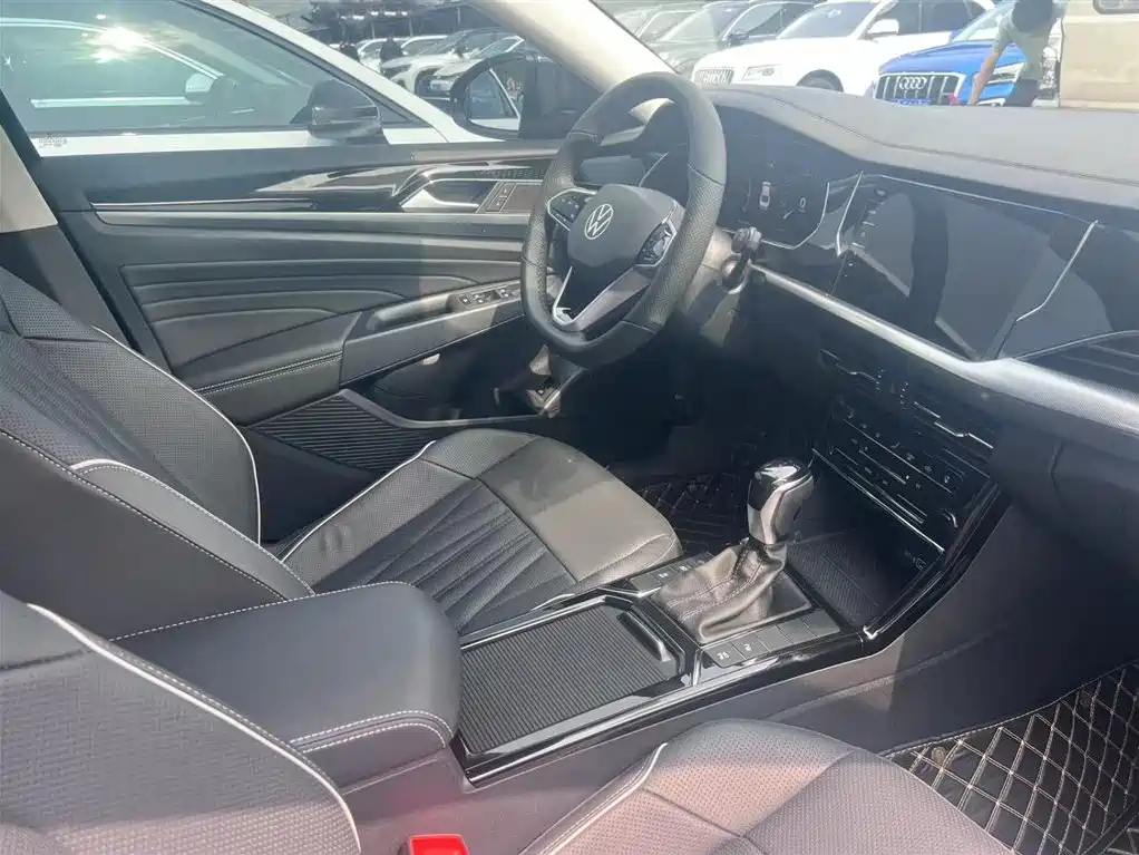 VOLKSWAGEN PASSAT 2023