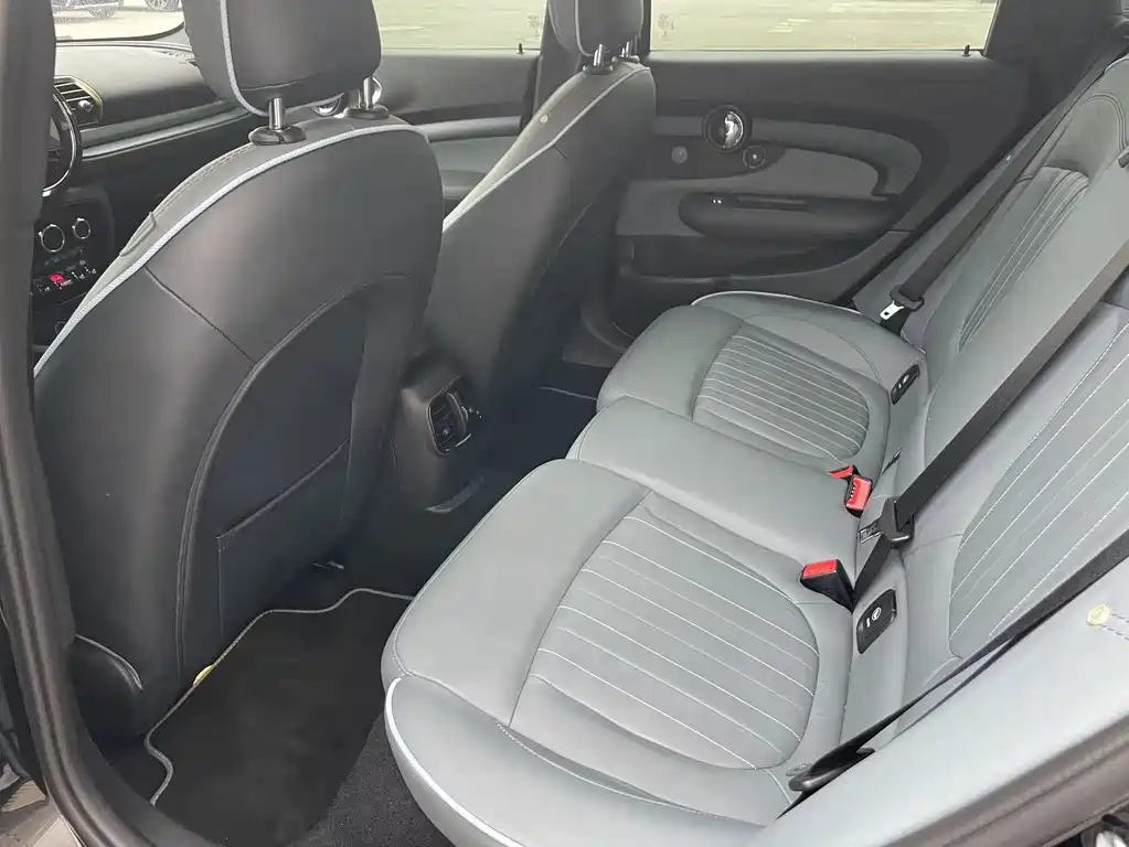 MINI CLUBMAN 2023
