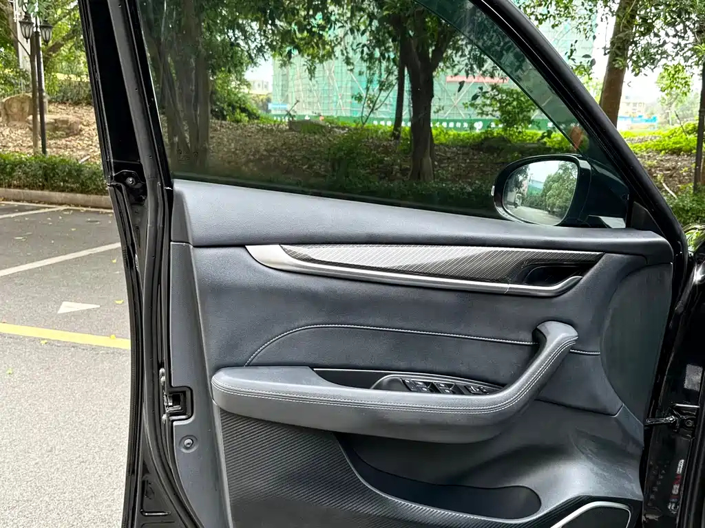 ZHONGHUA V7 2020