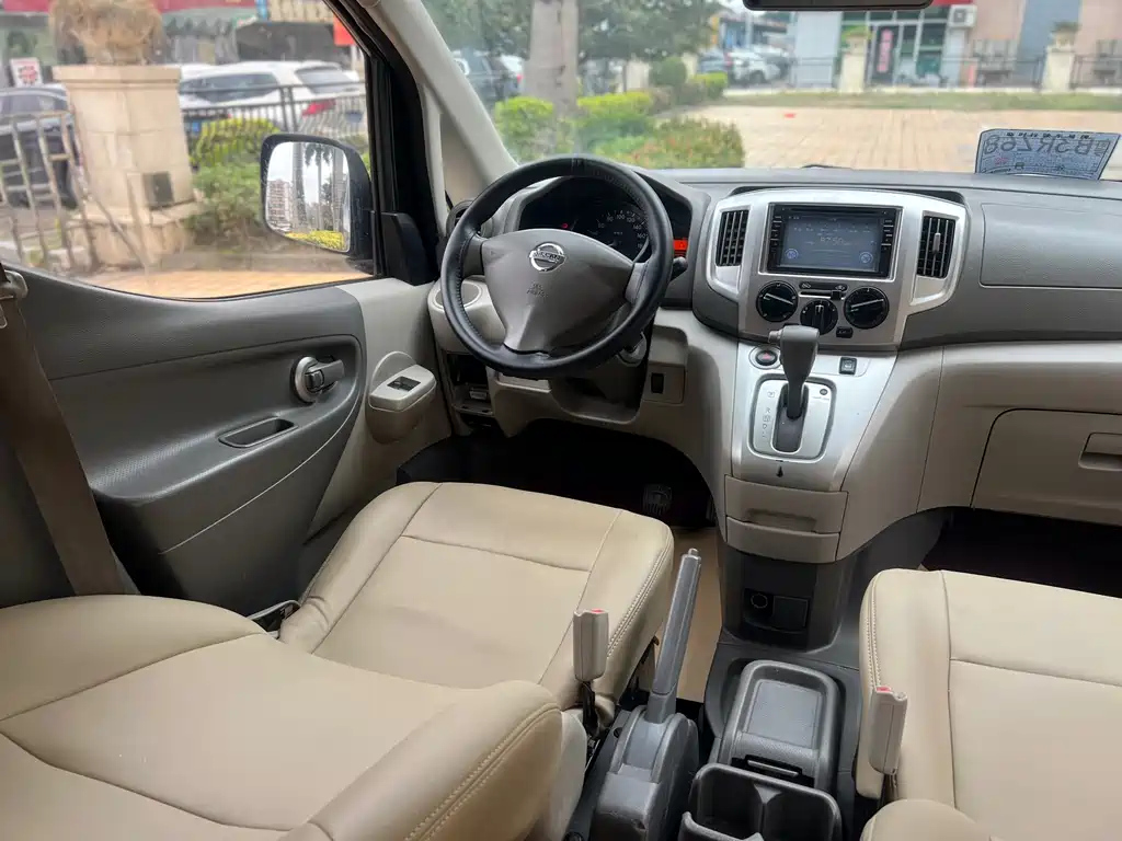 NISSAN NV200 2015