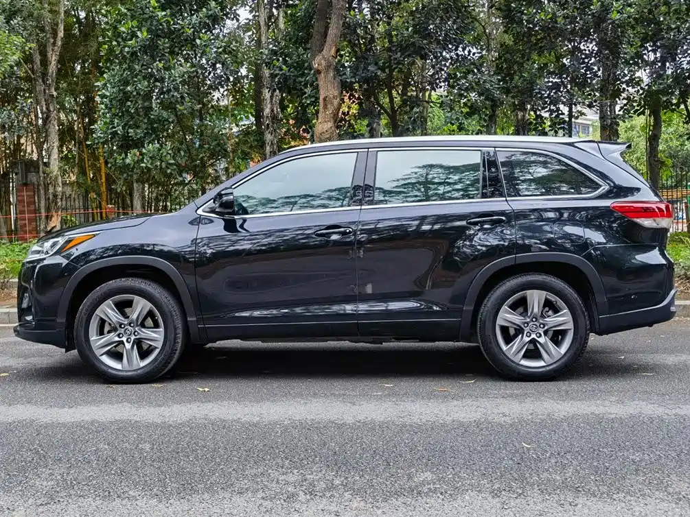 TOYOTA HIGHLANDER 2020