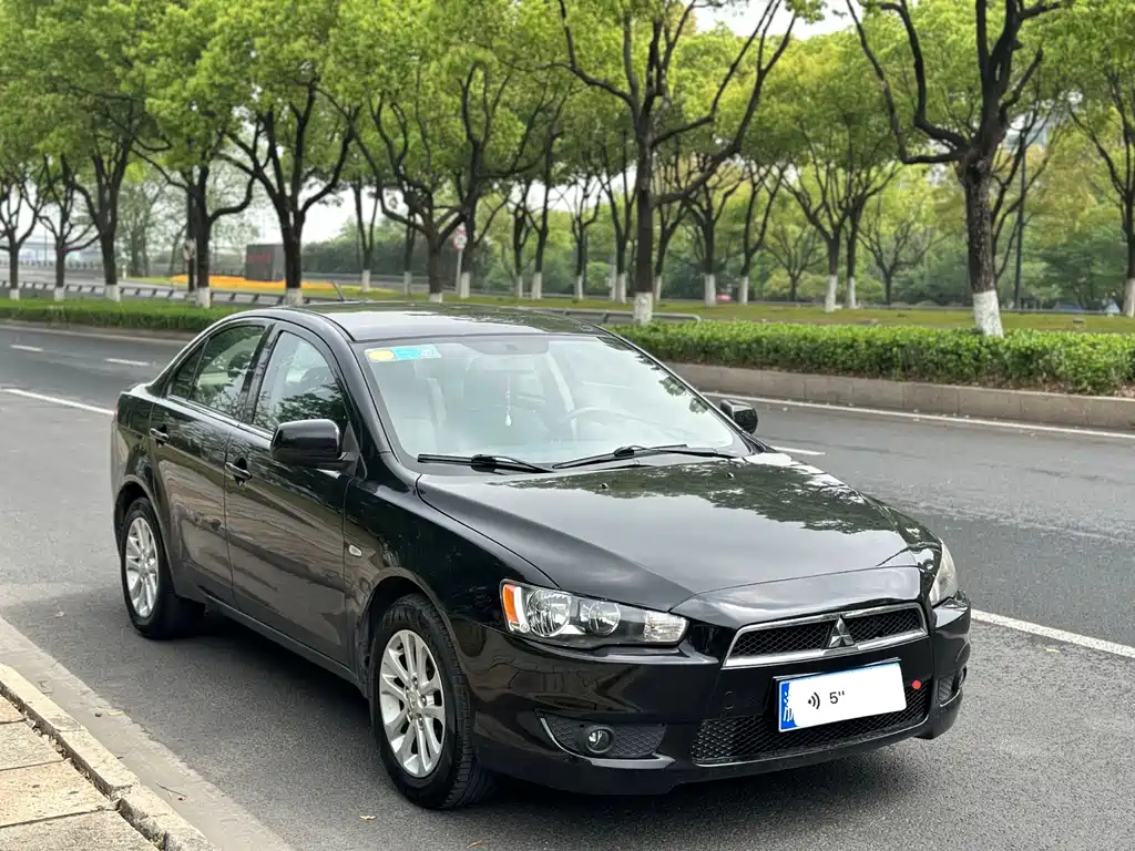 MITSUBISHI LANCER EX 2011