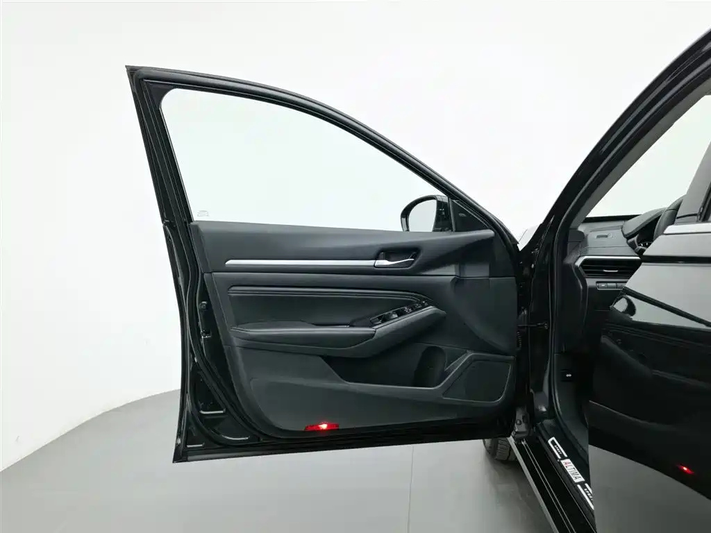 NISSAN TEANA 2019