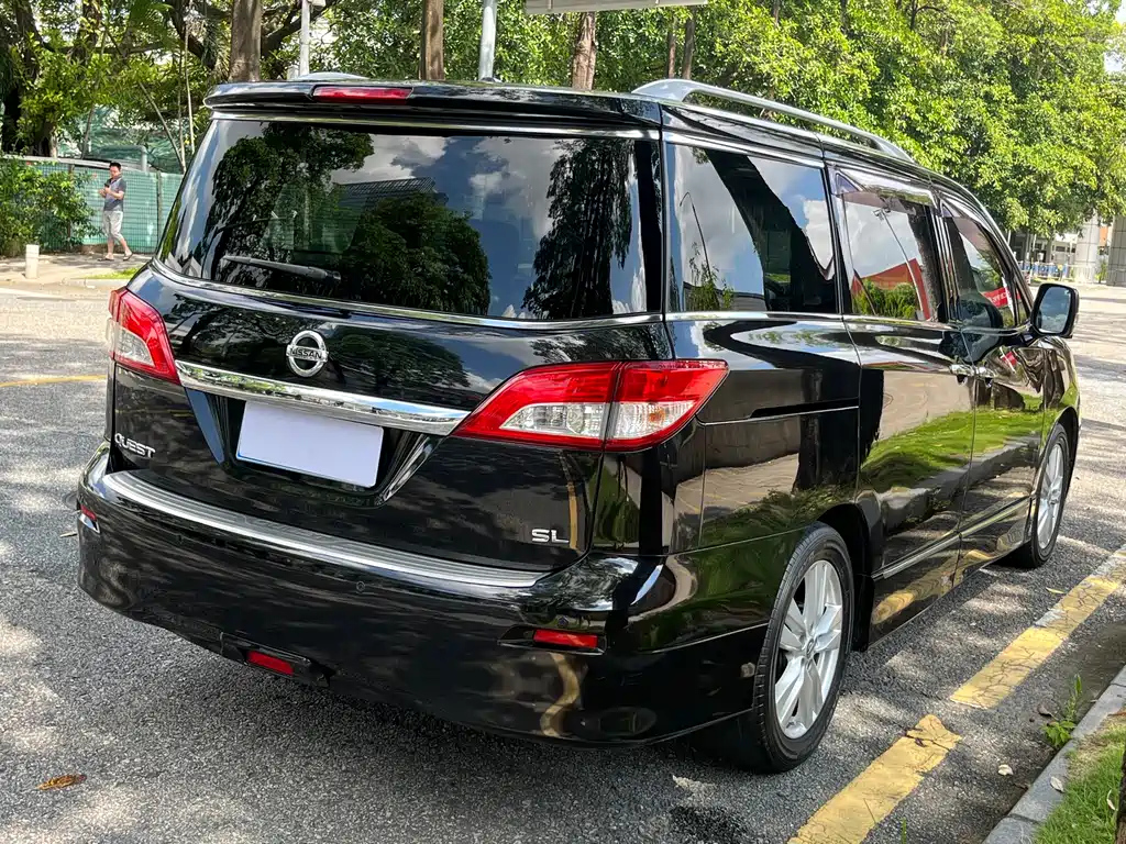 NISSAN QUEST 2015