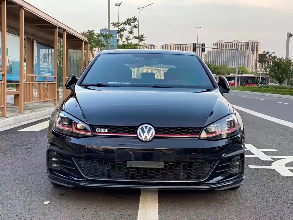 VOLKSWAGEN GOLF 2018