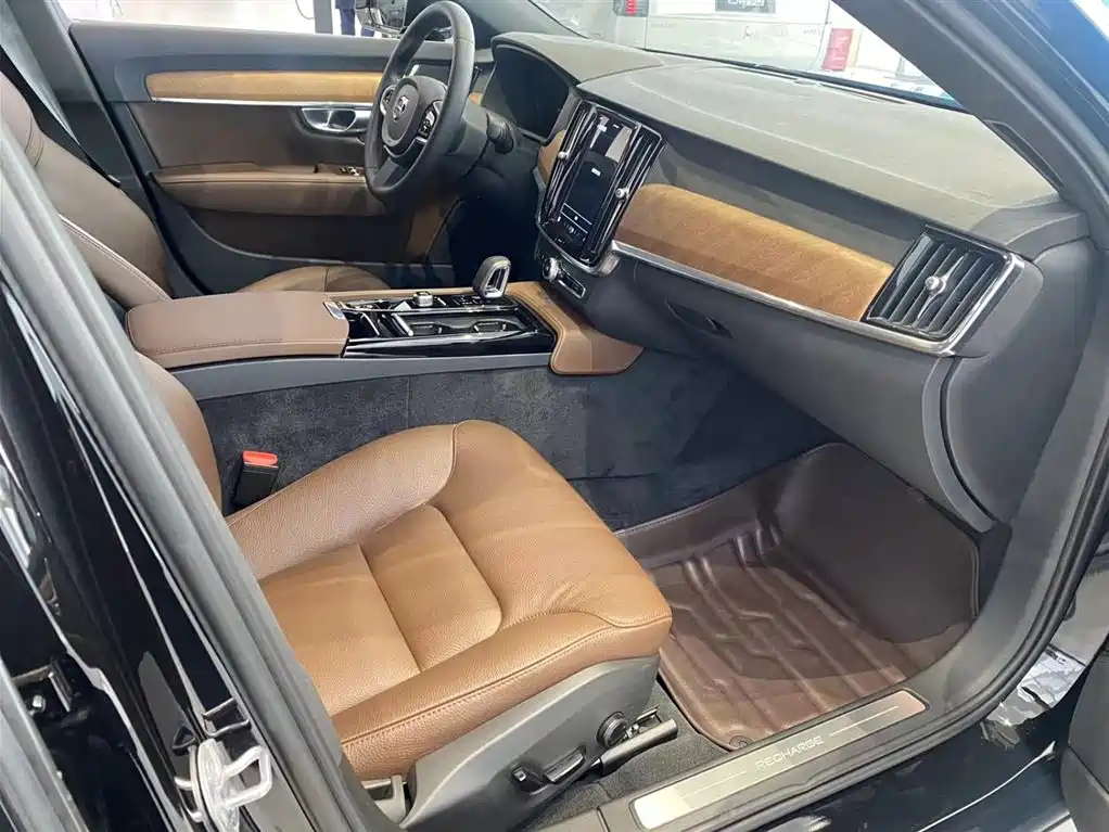 VOLVO S90 2024