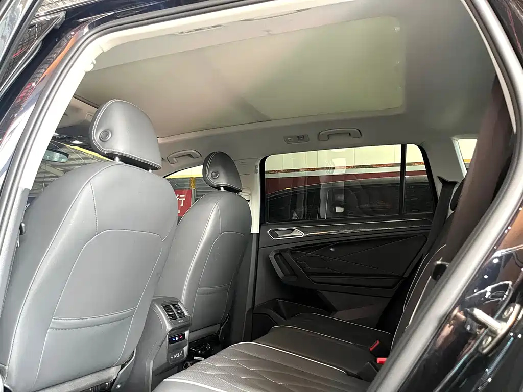 VOLKSWAGEN TIGUAN L 2022