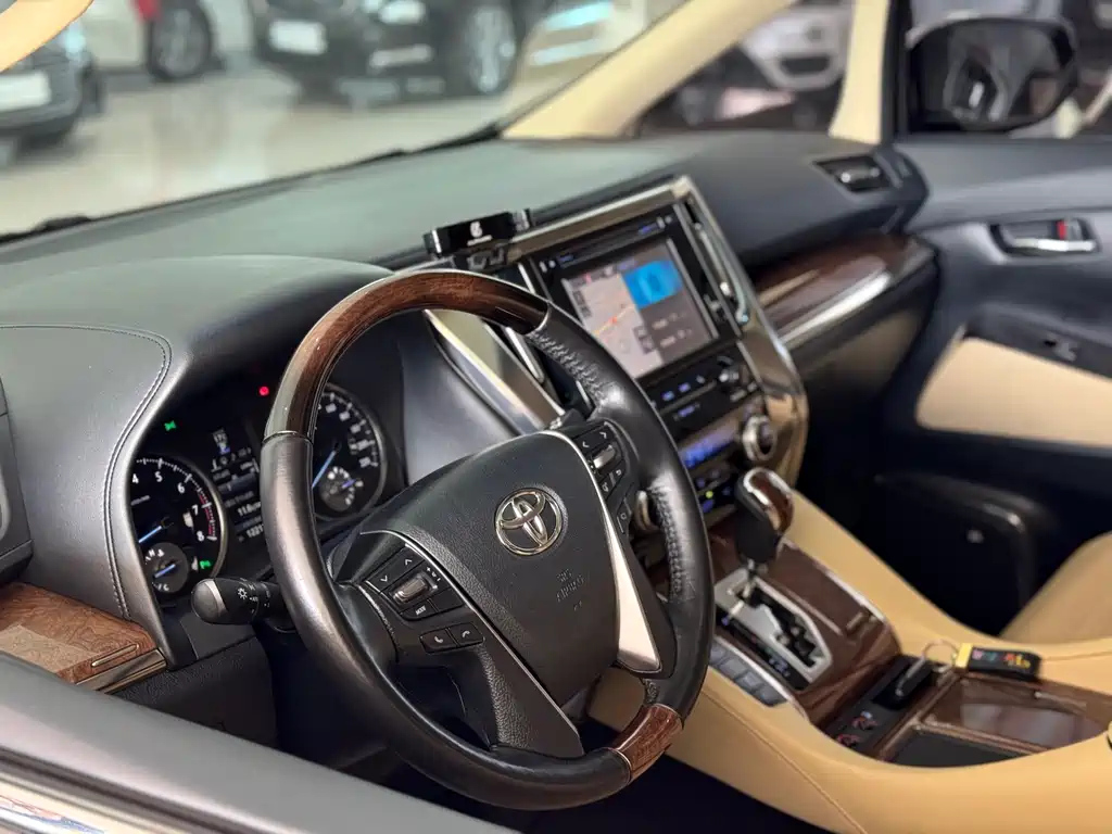TOYOTA ALPHARD 2018
