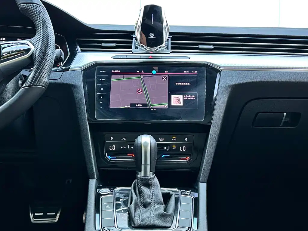 VOLKSWAGEN MAGOTAN 2023