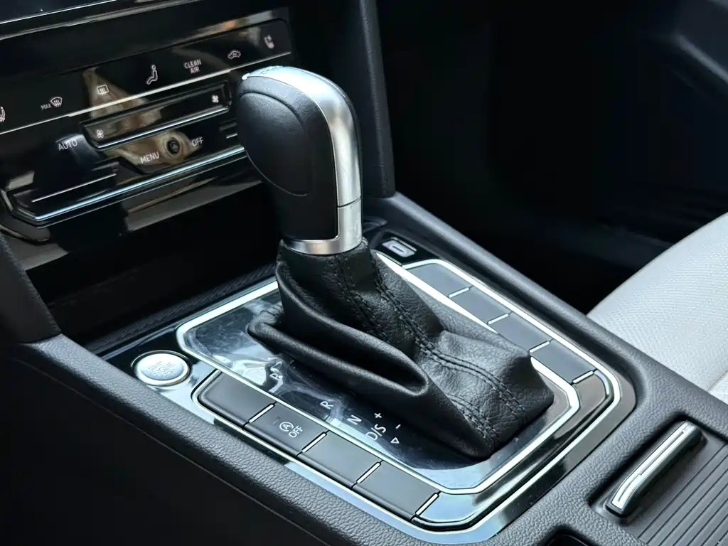 VOLKSWAGEN MAGOTAN 2023