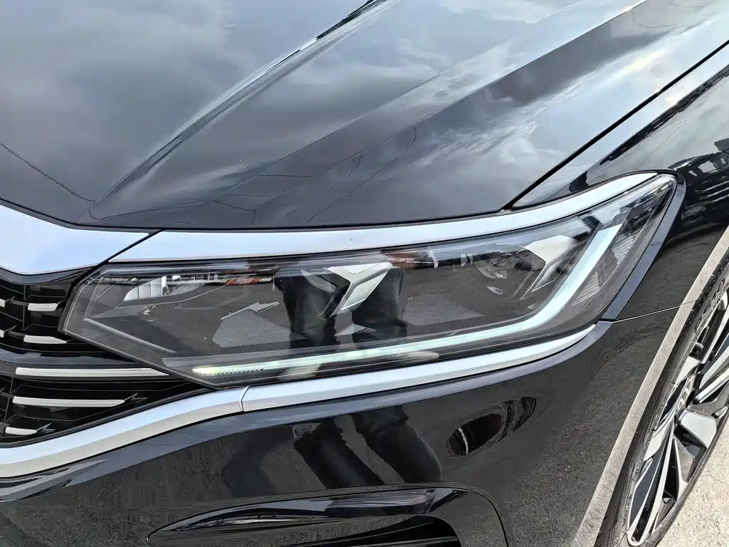 VOLKSWAGEN PASSAT 2022