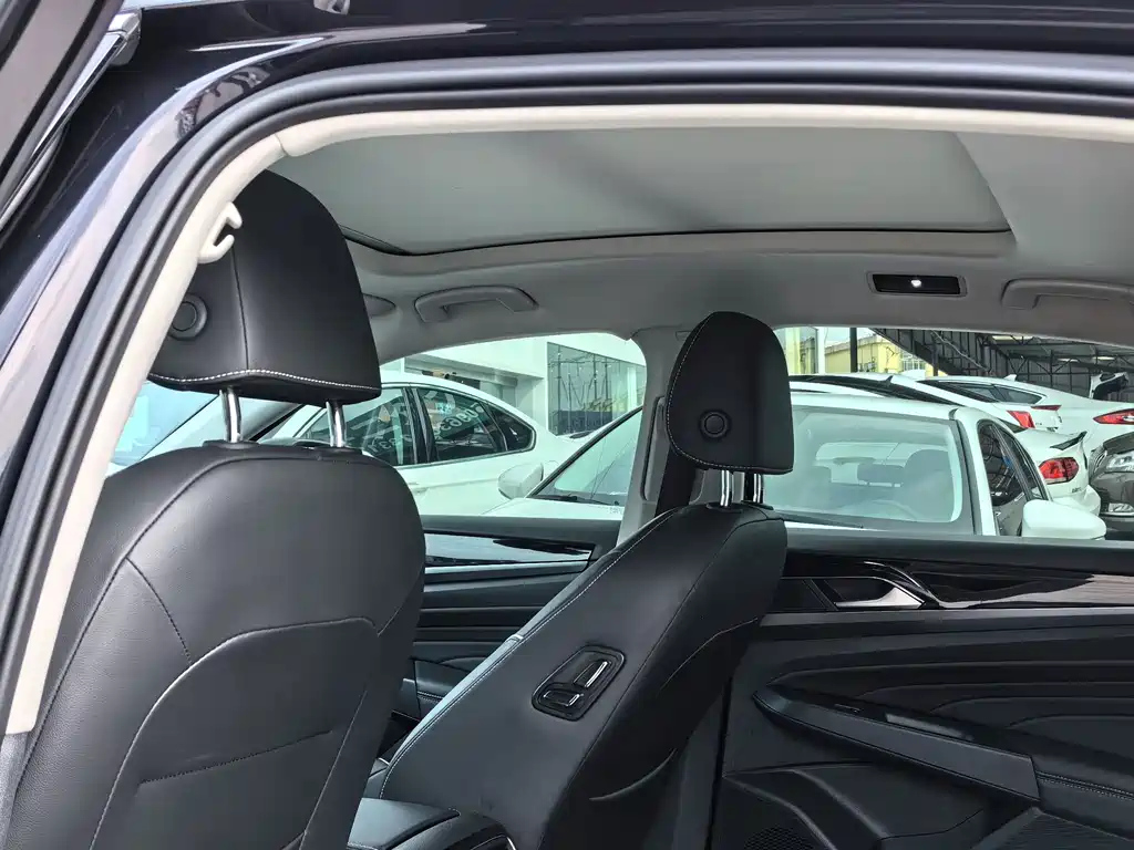 VOLKSWAGEN PASSAT 2022