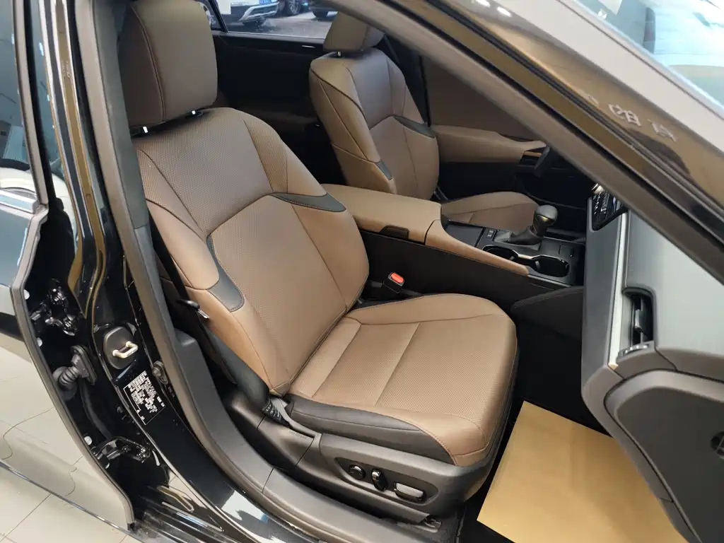 LEXUS ES 2023