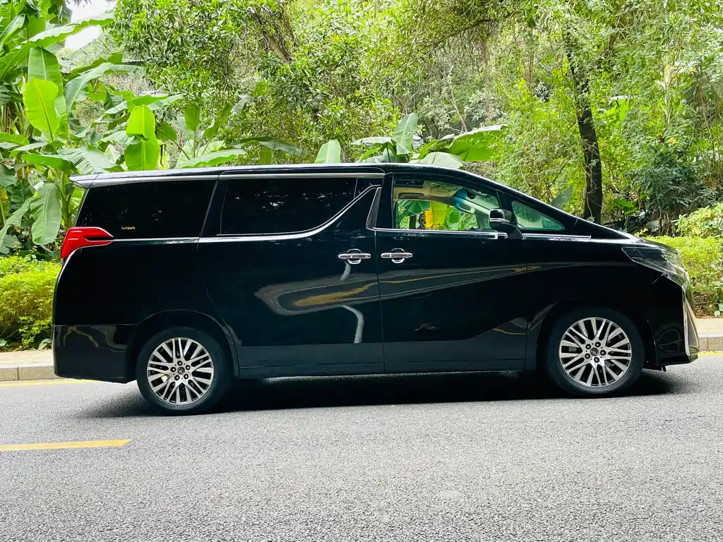 TOYOTA ALPHARD 2017