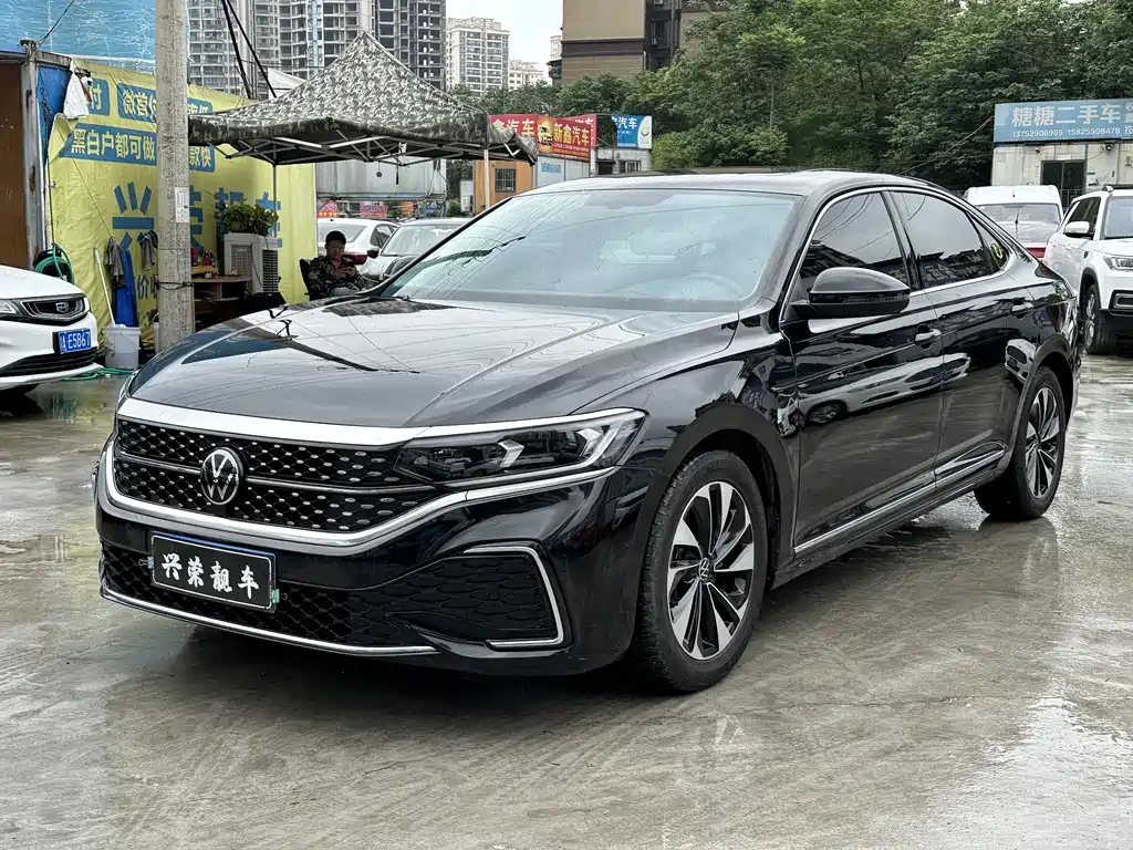 VOLKSWAGEN PASSAT 2023