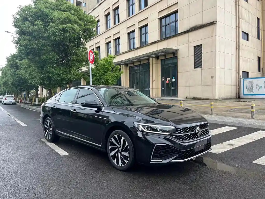 VOLKSWAGEN PASSAT 2022