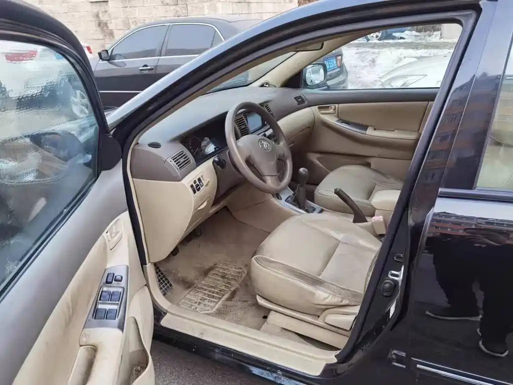 TOYOTA COROLLA 2010