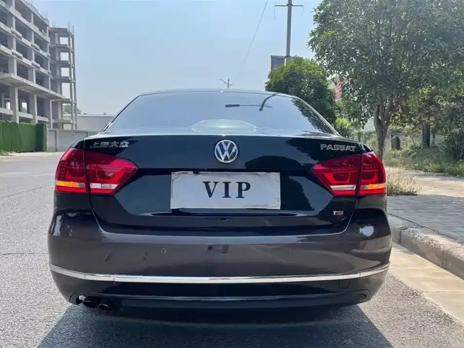 VOLKSWAGEN PASSAT 2012