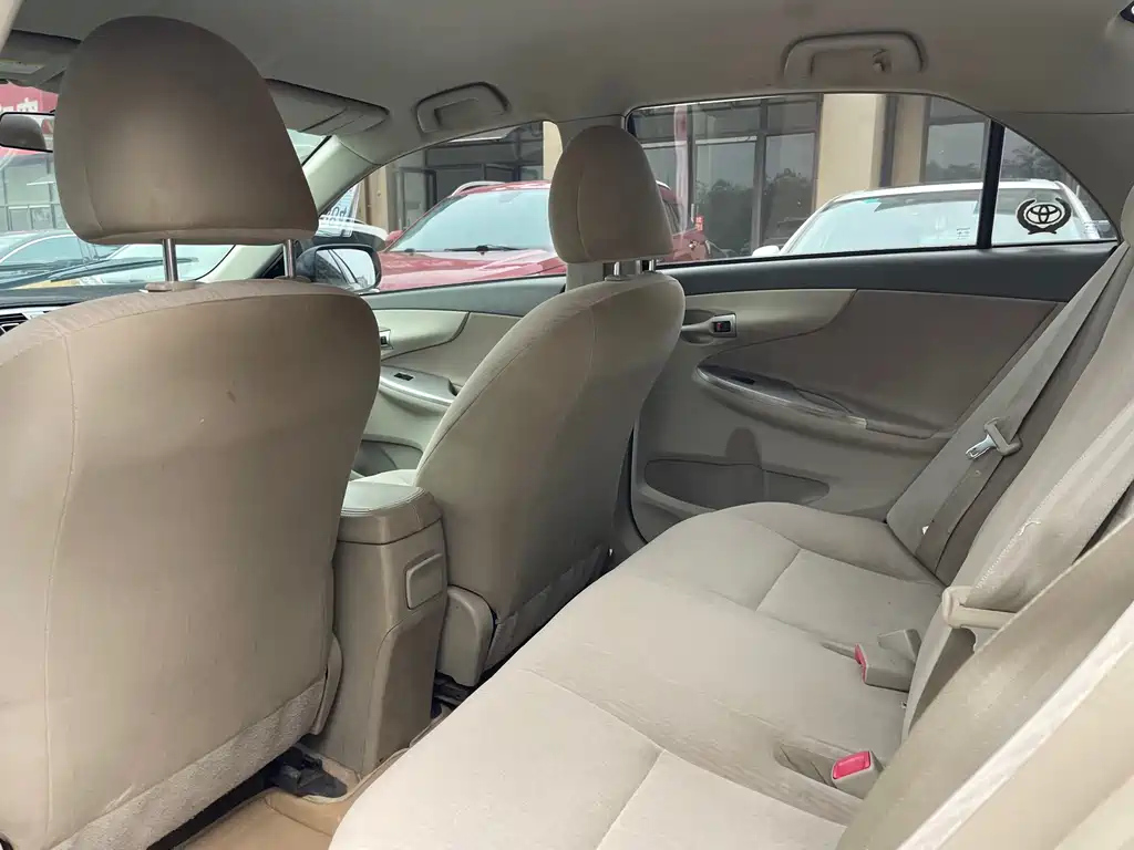 TOYOTA COROLLA 2010