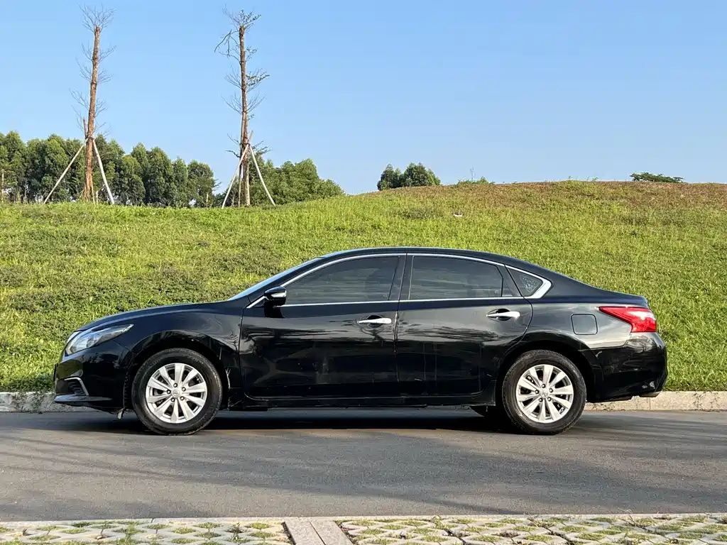NISSAN TEANA 2018