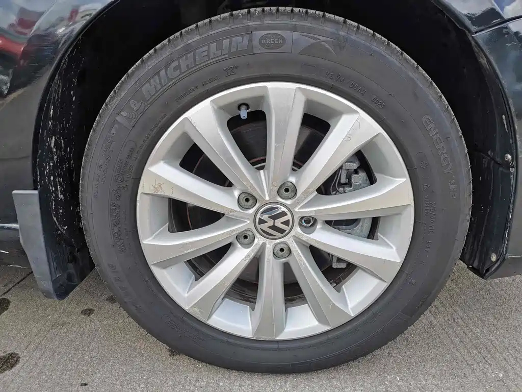 VOLKSWAGEN MAGOTAN 2015