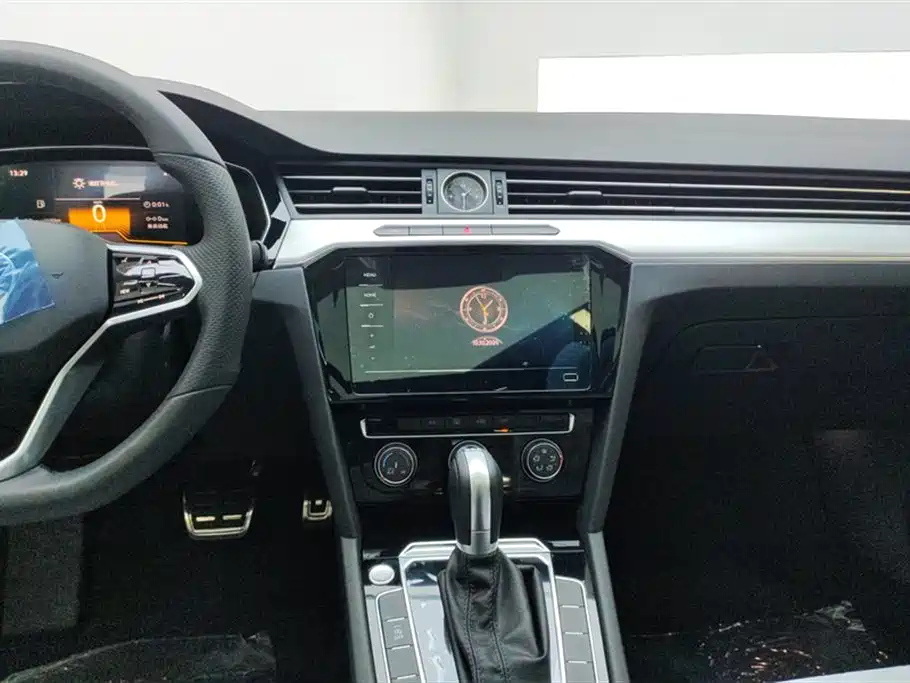 VOLKSWAGEN MAGOTAN 2023