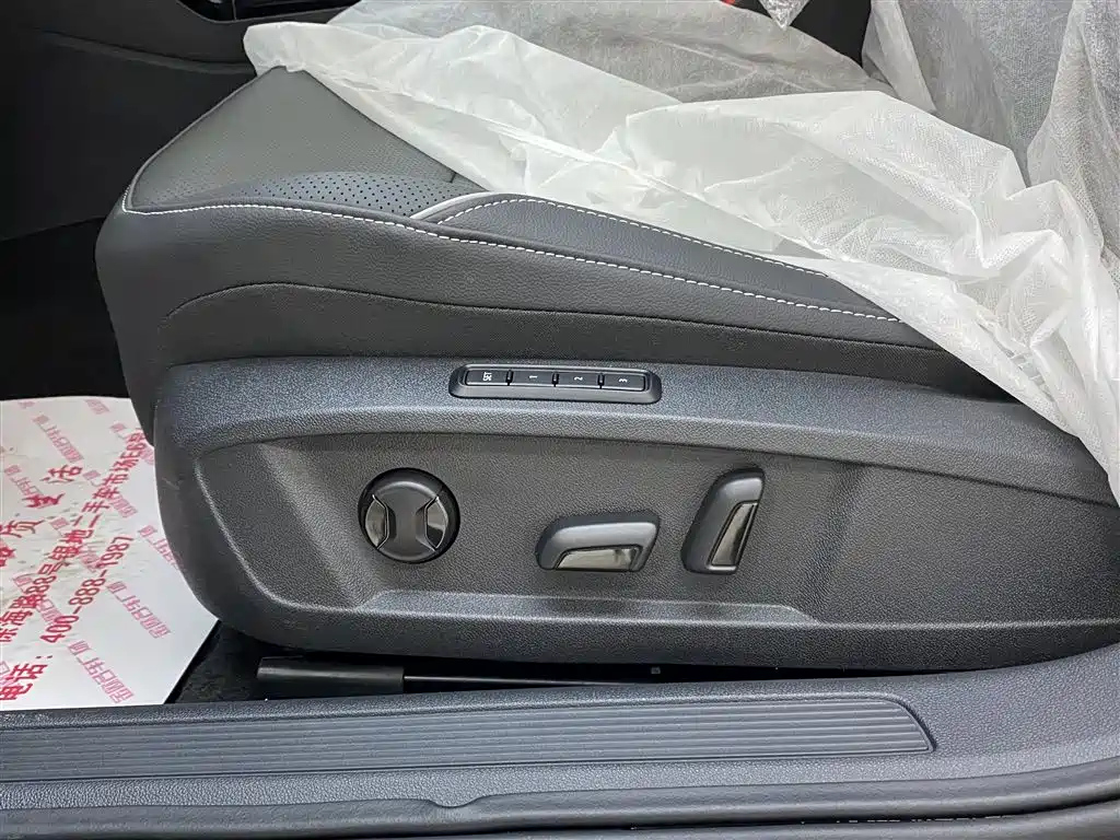 VOLKSWAGEN PASSAT 2024